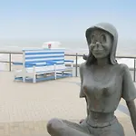 In Belgium With Sea View & Balcony Apartman *